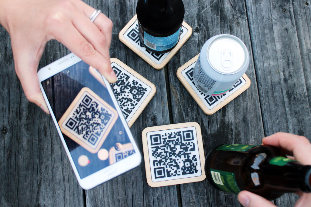 Бирдекель - подставки под кружку с QR-кодами